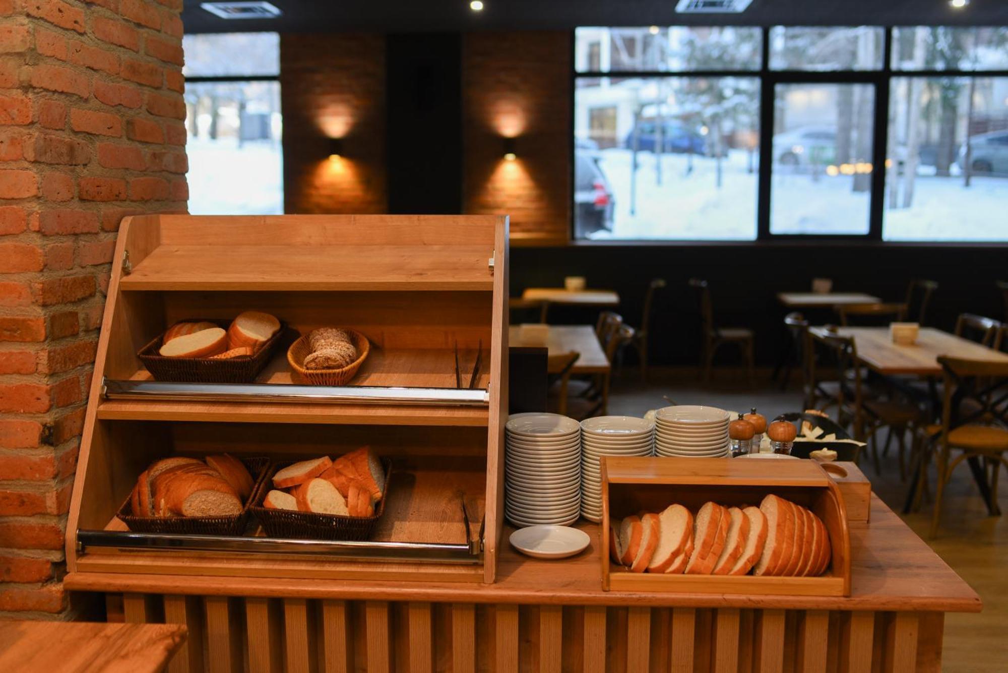 Bakuriani Inn Zewnętrze zdjęcie Bread at a restaurant